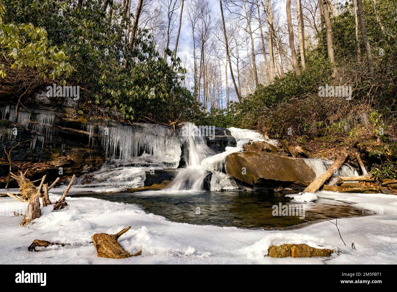 Middle Rockhouse Creek Falls in Winter - Pisgah National Forest, Brevard, North Carolina, USA Stock Photo