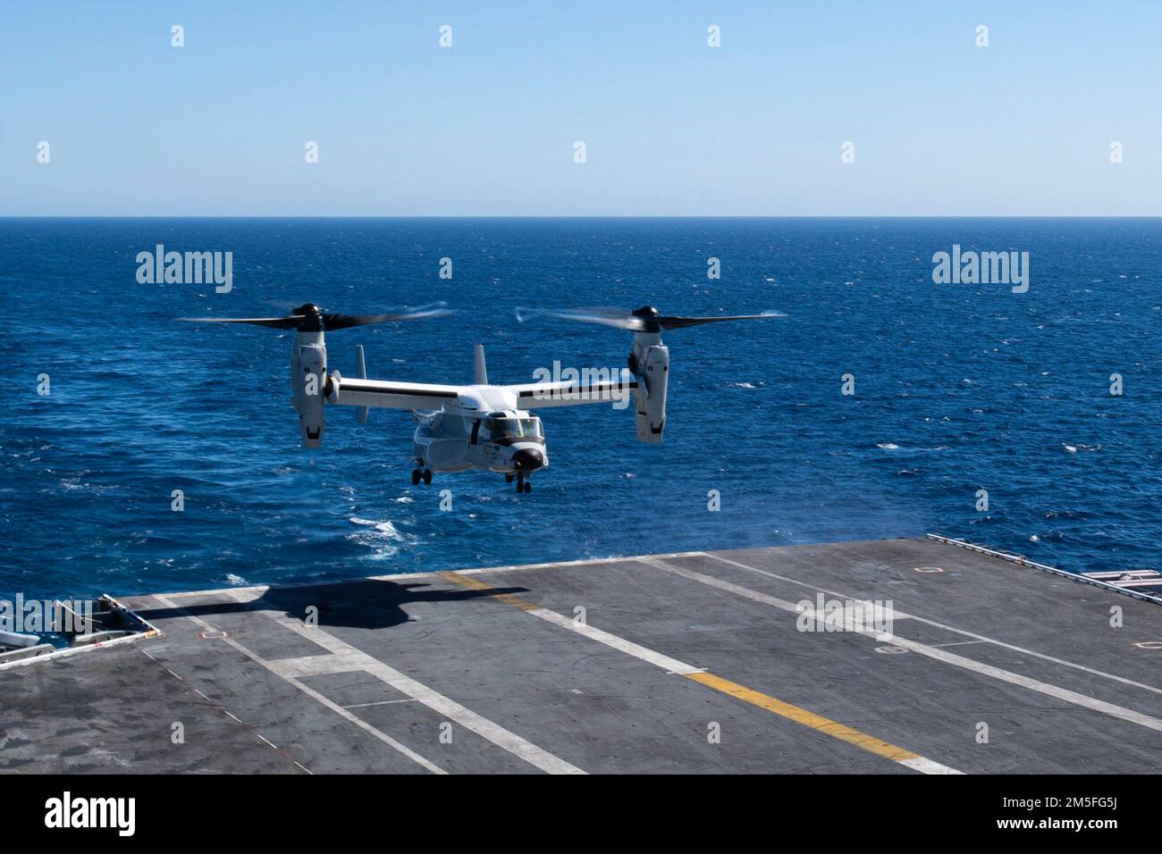 220312-N-MH015-1049 PACIFIC OCEAN (March 12, 2022) A CVM-22B Osprey ...