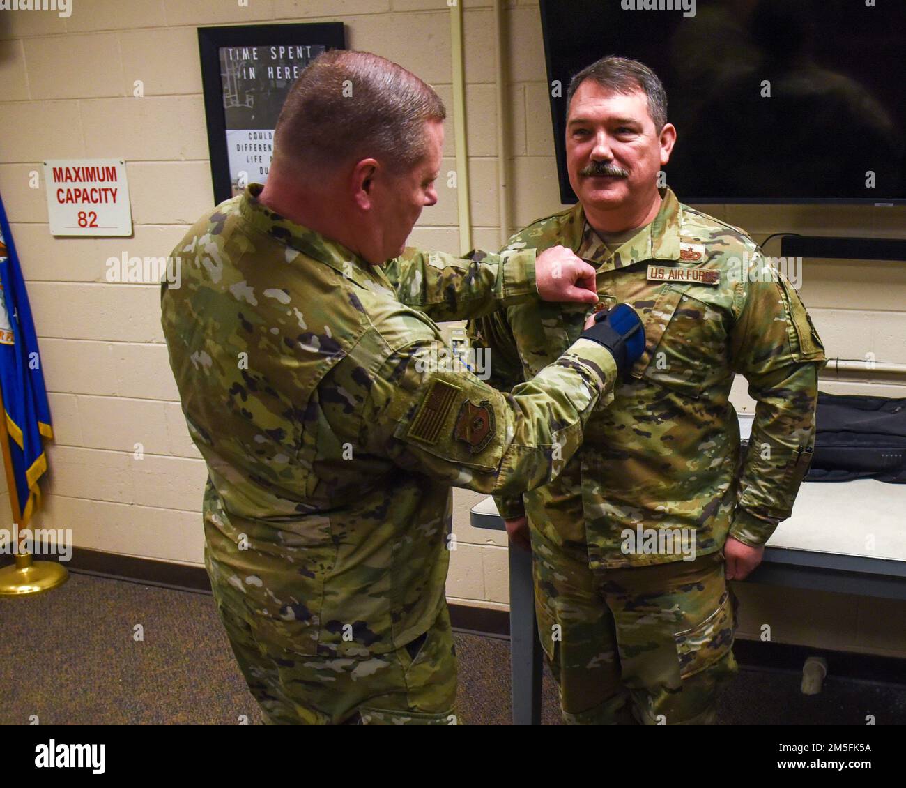 Prime Video: Crétins Oxy, image size:1300x1130