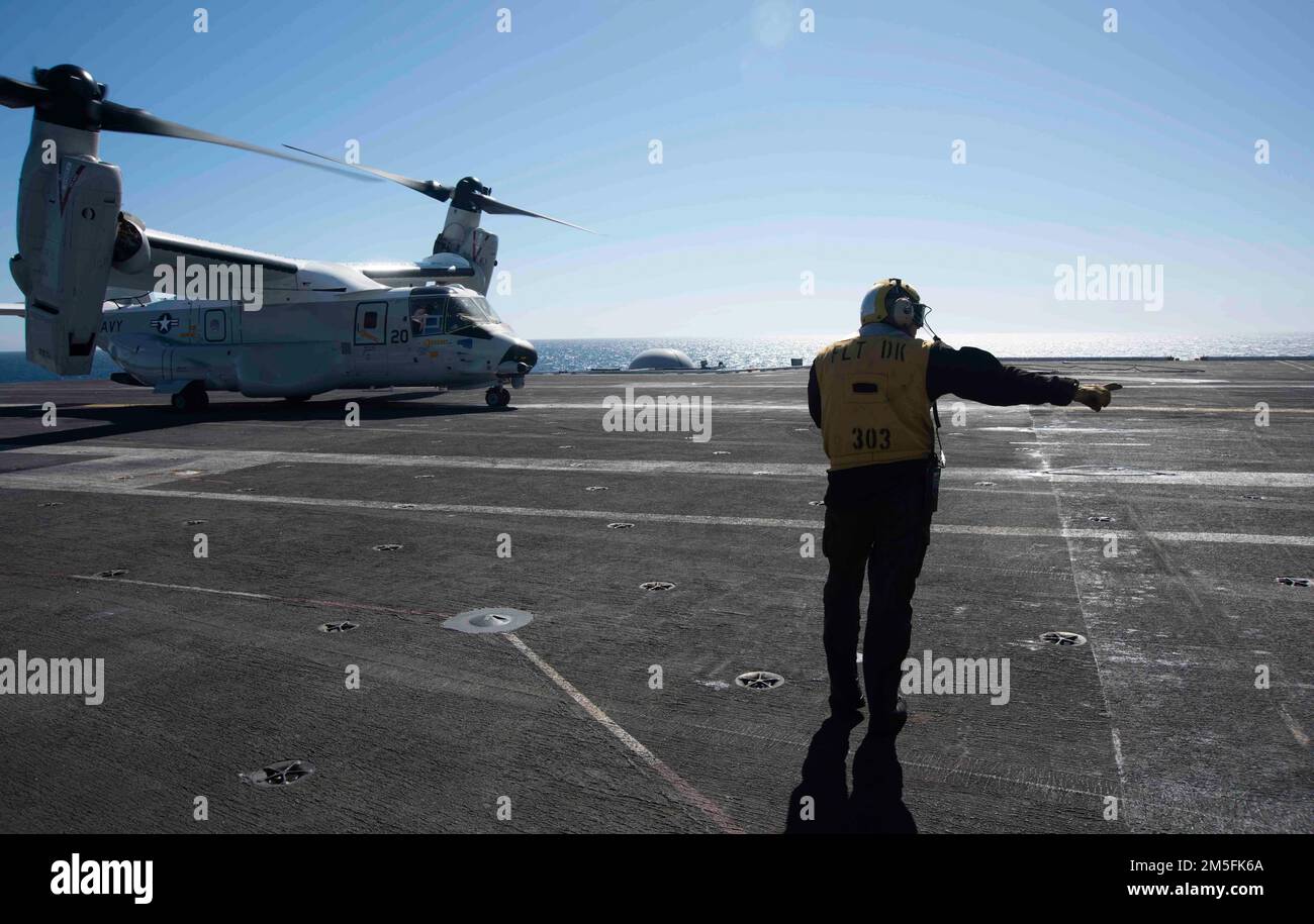 220312-N-EB640-1040 PACIFIC OCEAN (Mar. 12, 2022) A CVM-22B Osprey ...