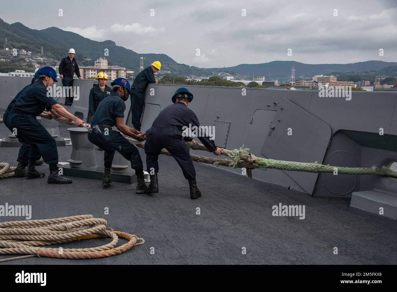 220313-N-XB010-1001 SASEBO, Japan (March 13, 2022) Sailors assigned to USS New Orleans (LPD 28) heave line on the ship’s forecastle. New Orleans, part of the America Amphibious Ready Group, along with the 31st Marine Expeditionary Unit, is operating in the U.S. 7th Fleet area of responsibility to enhance interoperability with allies and partners and serve as a ready response force to defend peace and stability in the Indo-Pacific region. Stock Photo
