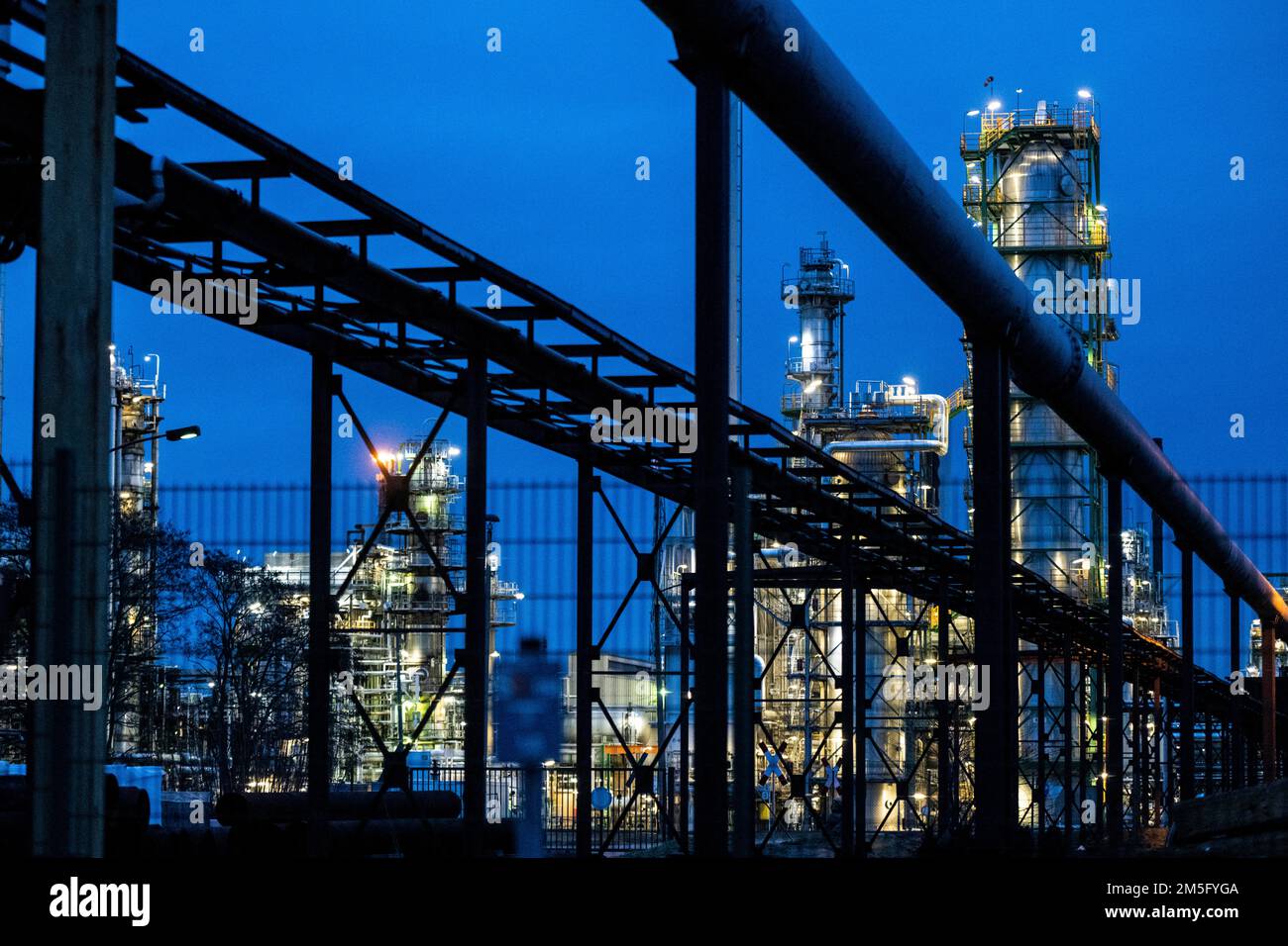 28 December 2022, Brandenburg, Schwedt/Oder The facilities of the oil