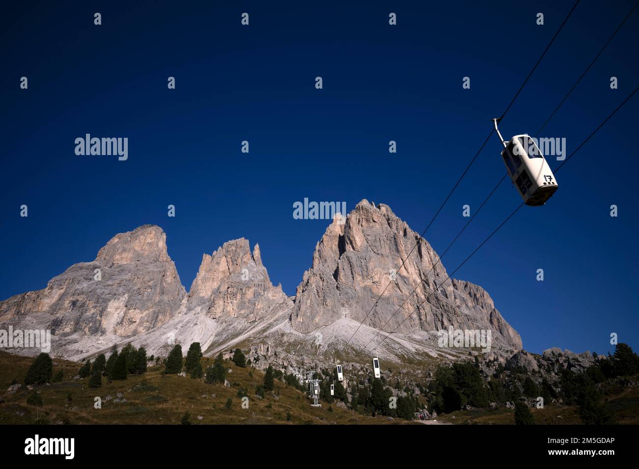 Gondola lift hi-res stock photography and images - Alamy