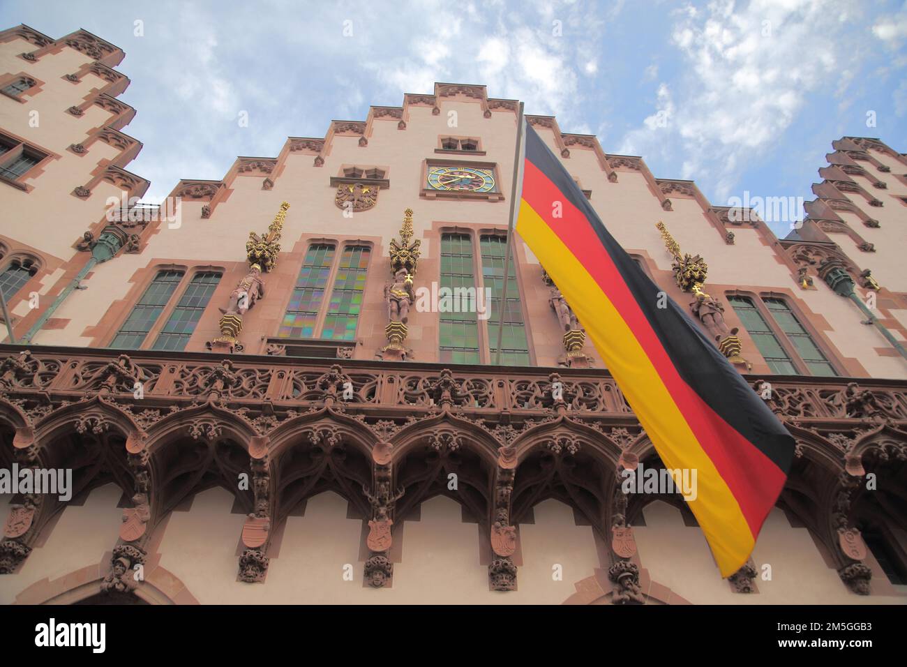 House to the Roemer with parapet and German national flag, German, Roemerberg, Old Town, Main, Frankfurt, Hesse, Germany Stock Photo