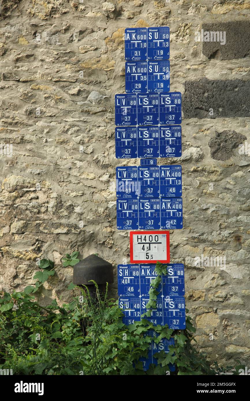 Signs for water withdrawal at hydrant near sewer, many, number, quantity, large, Bornheim, Main, Frankfurt, Hesse, Germany Stock Photo