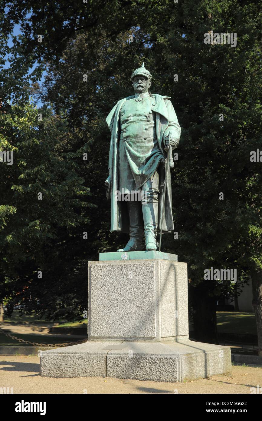 Statue and monument to Otto von Bismarck 1815-1898, Rudolf shepherd Anlage, Hoechst, Main, Frankfurt, Hesse, Germany Stock Photo