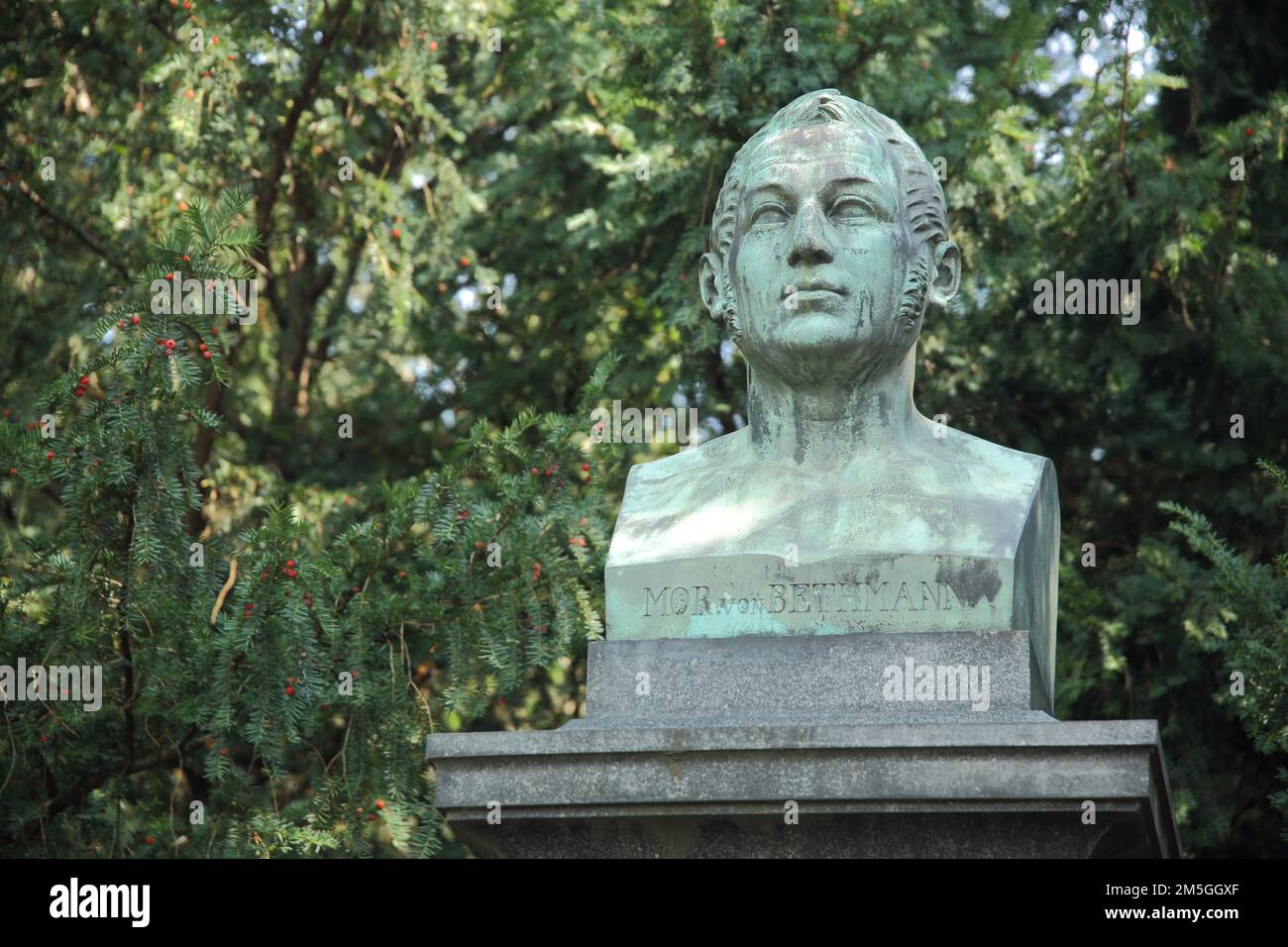 Monument and bust to banker Simon Moritz von Bethmann 1768-1826, Friedberger Anlage, city centre, Main, Frankfurt, Hesse, Germany Stock Photo