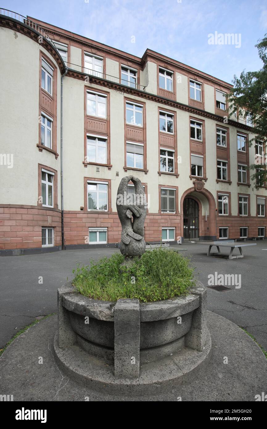 Sculpture seal fountain by Edwin Hueller 1954, ornamental fountain