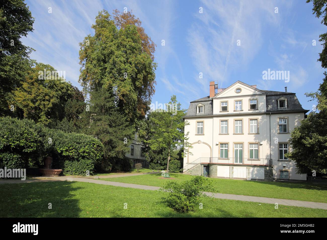 villa-im-metzlerpark-schaumainkai-sachsenhausen-main-frankfurt