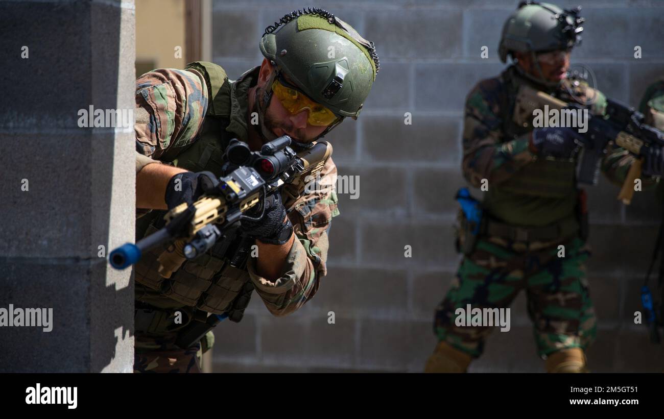 Urban interaction with military forces hi-res stock photography and ...