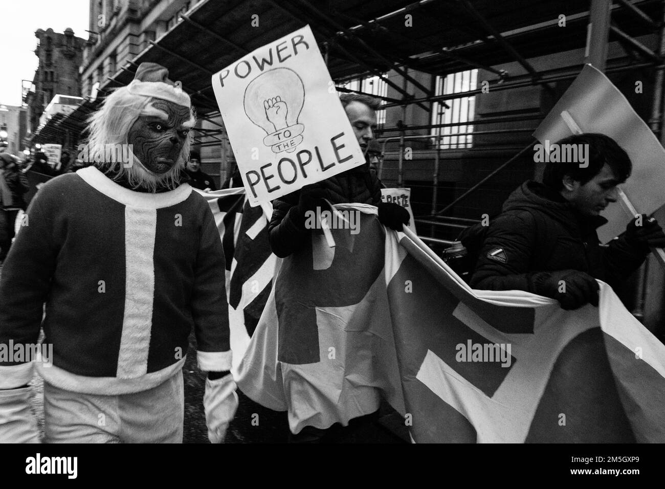 Power To The People Glasgow demonstration outside the offices of SSE in protest at rising cost of fuel bills. Stock Photo