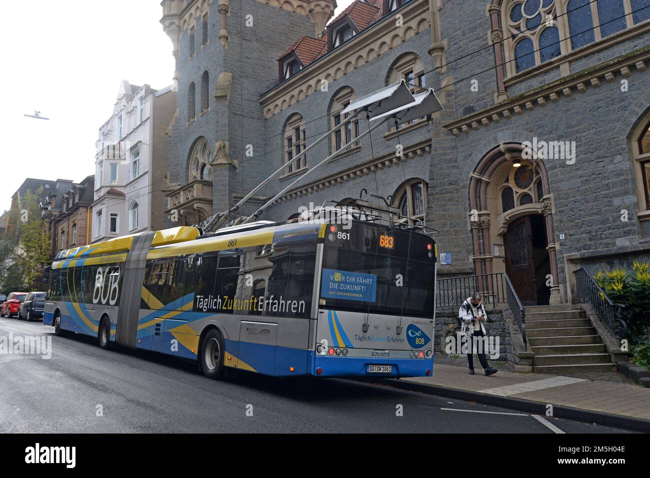 An electric trolleybus with catenary for overhead line operation
