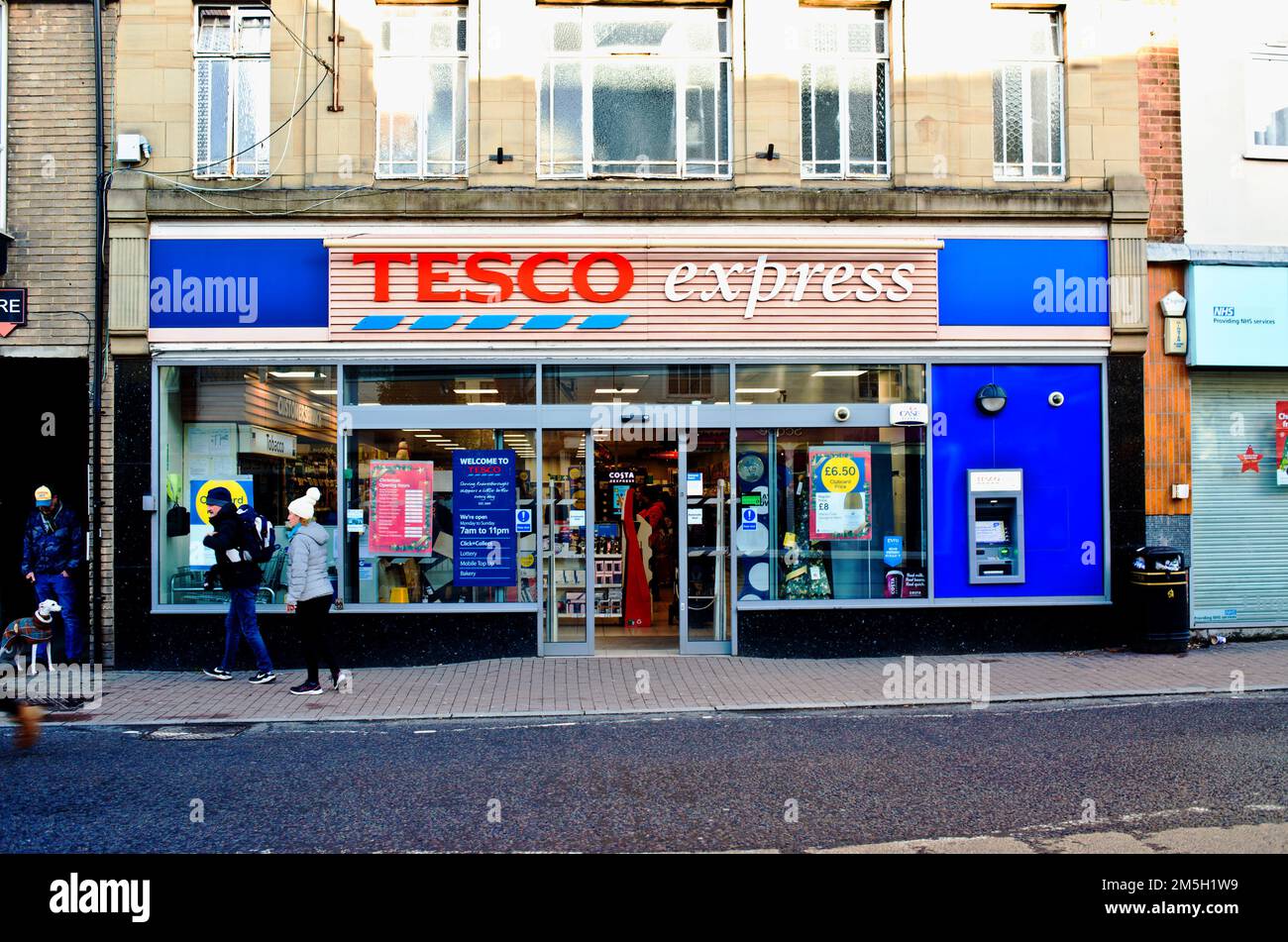 tesco-express-high-street-knaresborough-yorkshire-england-stock