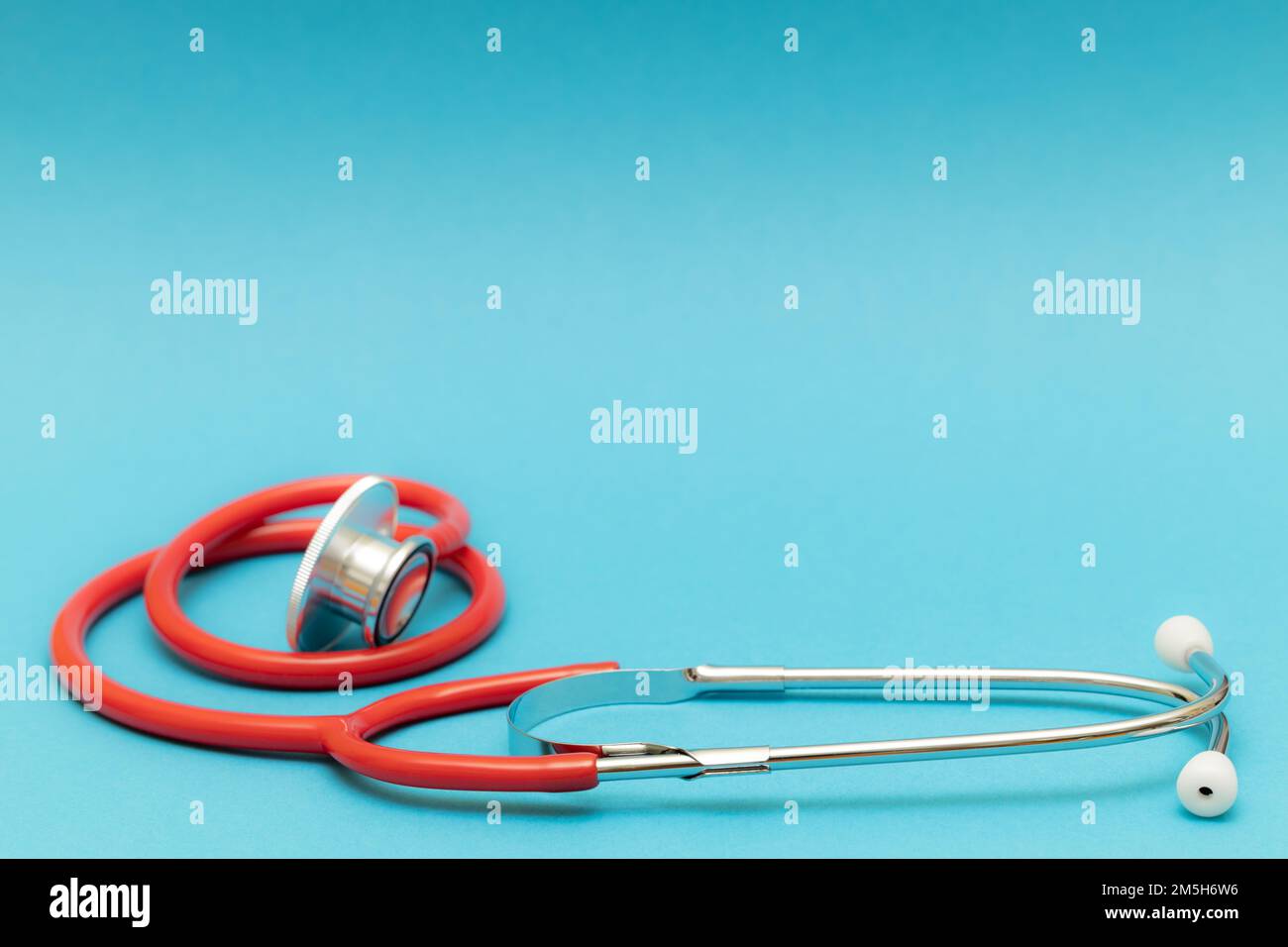 Stethoscope doctor listen hi-res stock photography and images - Alamy
