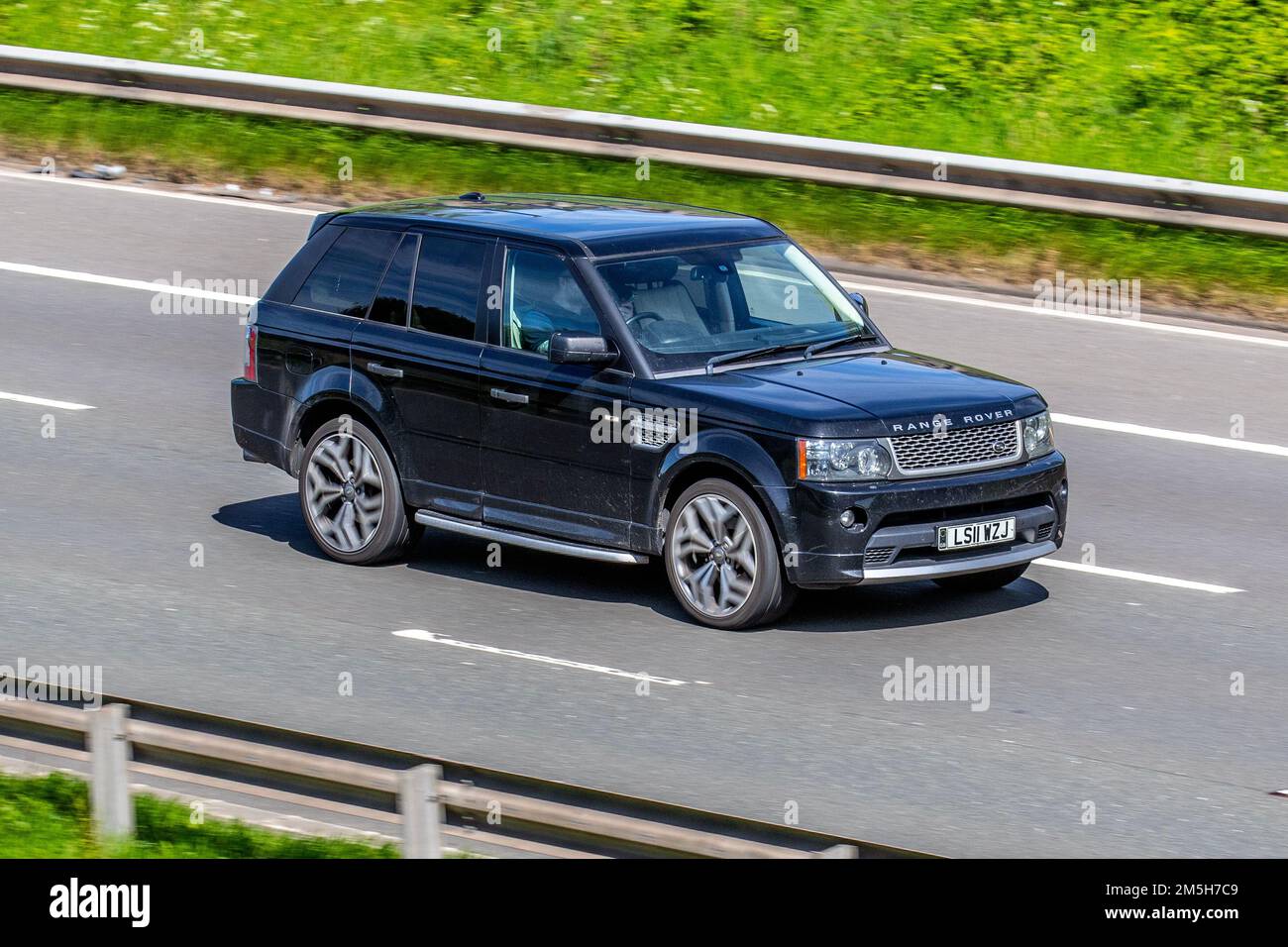 2011 Black LAND ROVER, RANGE ROVER Sport TDVS AUTOBIOGRAPHY 2993cc Diesel 6 speed automatic, 3.0-litre twin-turbo TDV6 ; travelling on the M6 Motorway UK Stock Photo