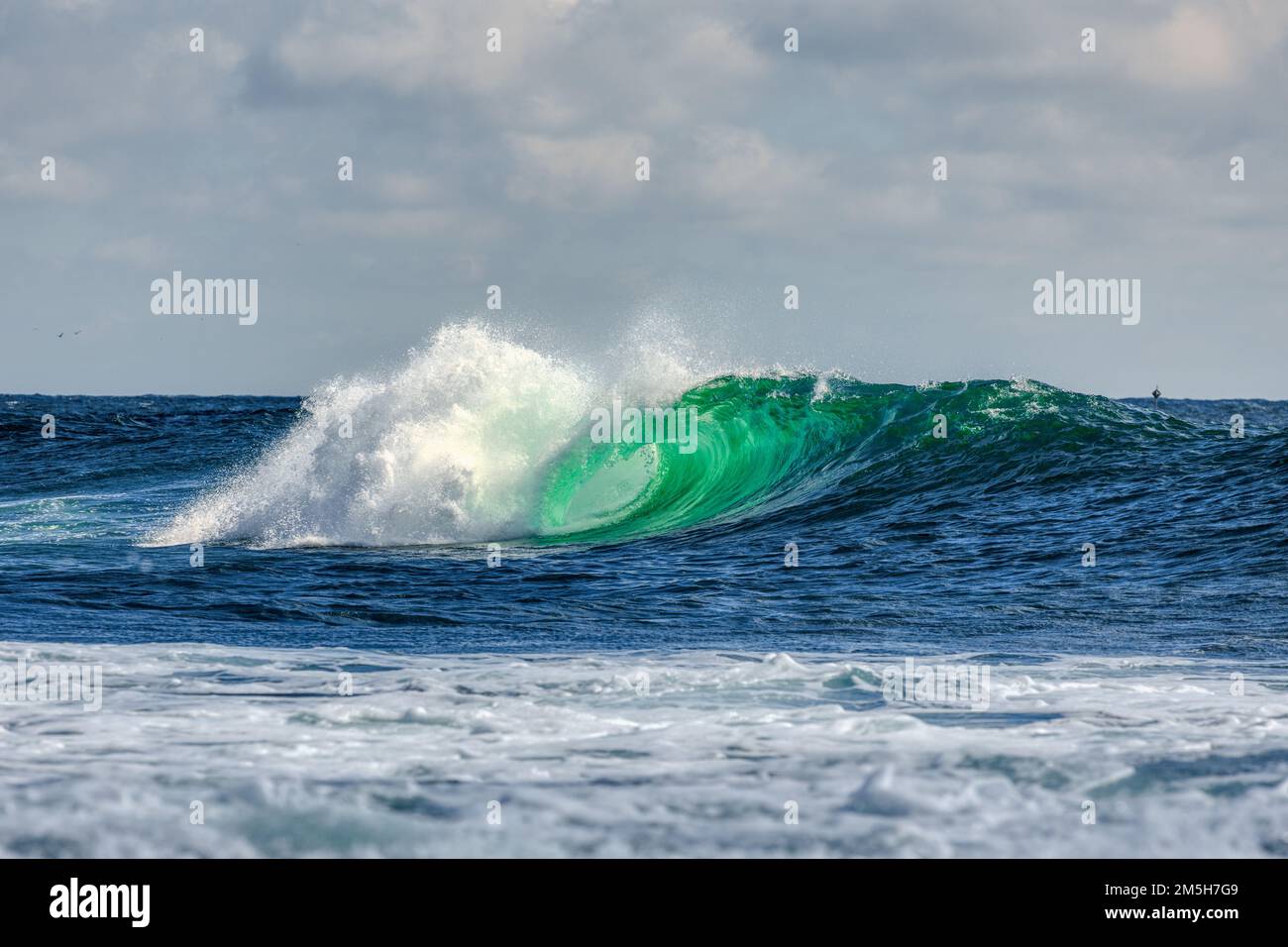 The white foamy splashing waves on the beach Stock Photo - Alamy