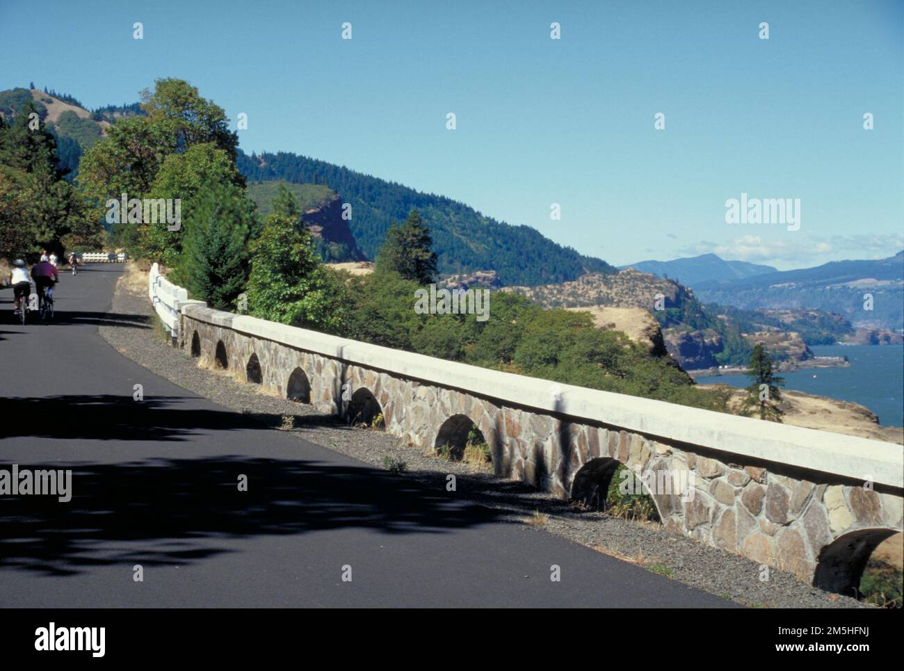 Oregon Railing Historic Columbia River Highway - Stone Railing on the Historic ...