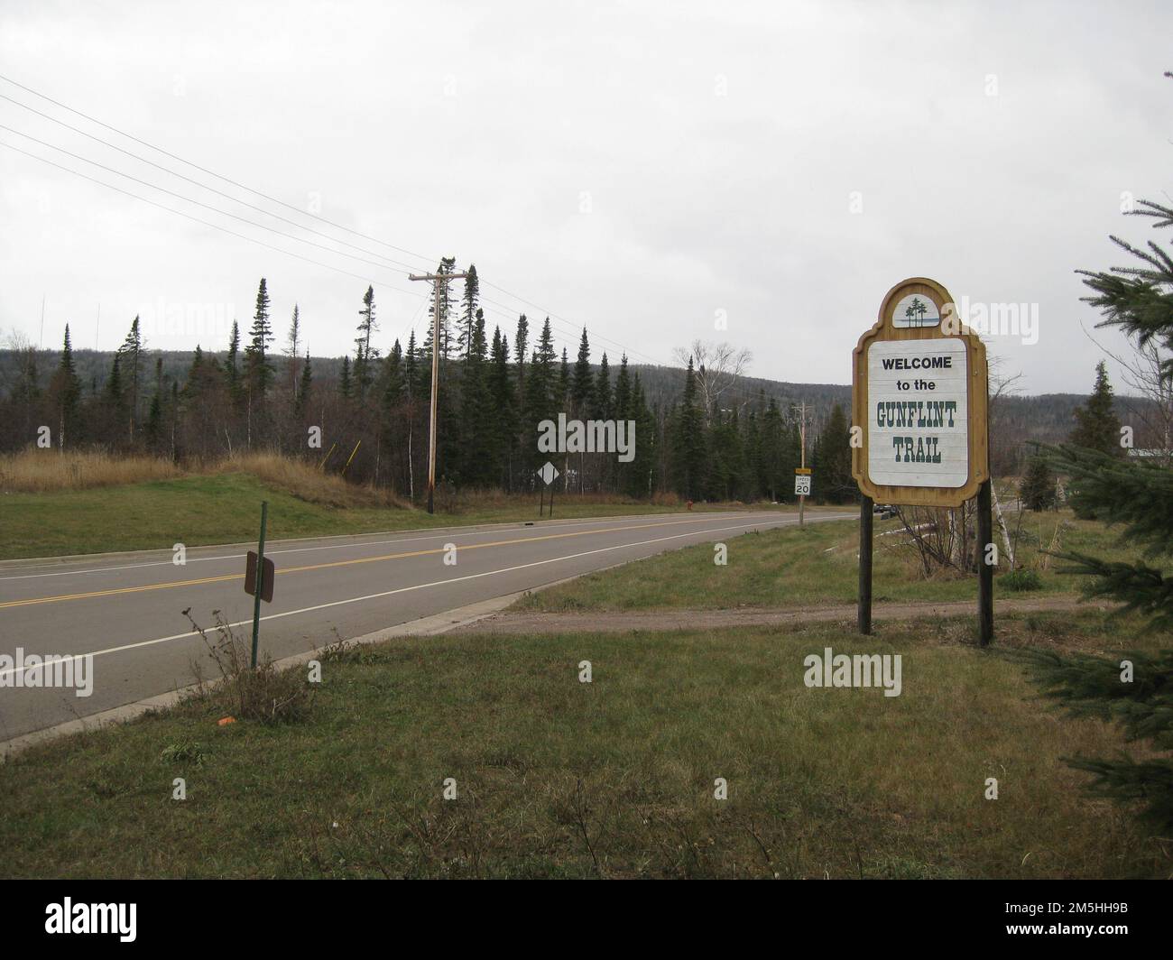 Gunflint Trail Scenic Byway - Gunflint Trail Welcome Sign. A large wooden sign found at the intersection of Highway 61 and the Gunflint Trail welcomes visitors to the byway. Minnesota (47.788° N 90.329° W) Stock Photo