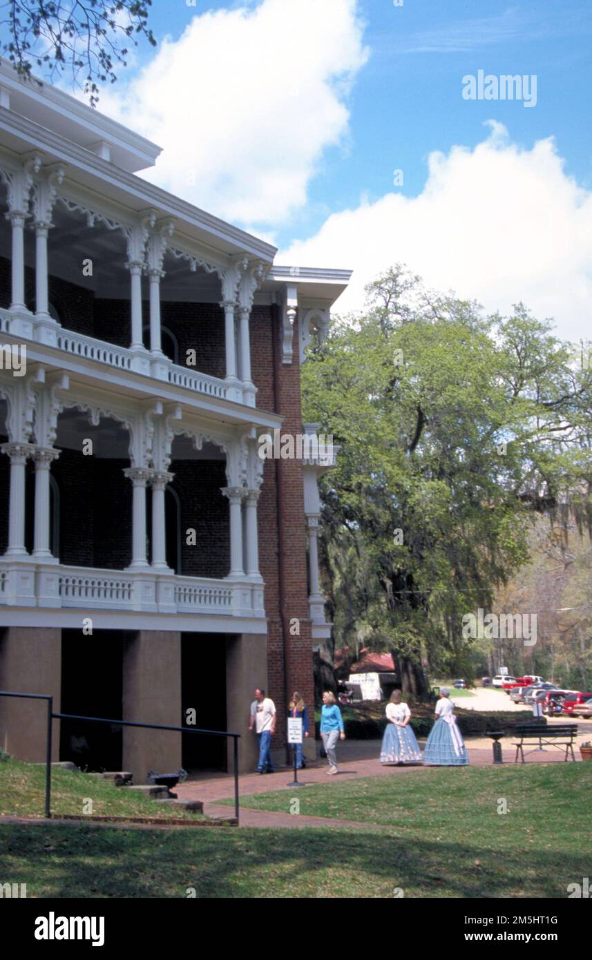 Natchez Trace Parkway - Visitors at Longwood Plantation. Visitors ...