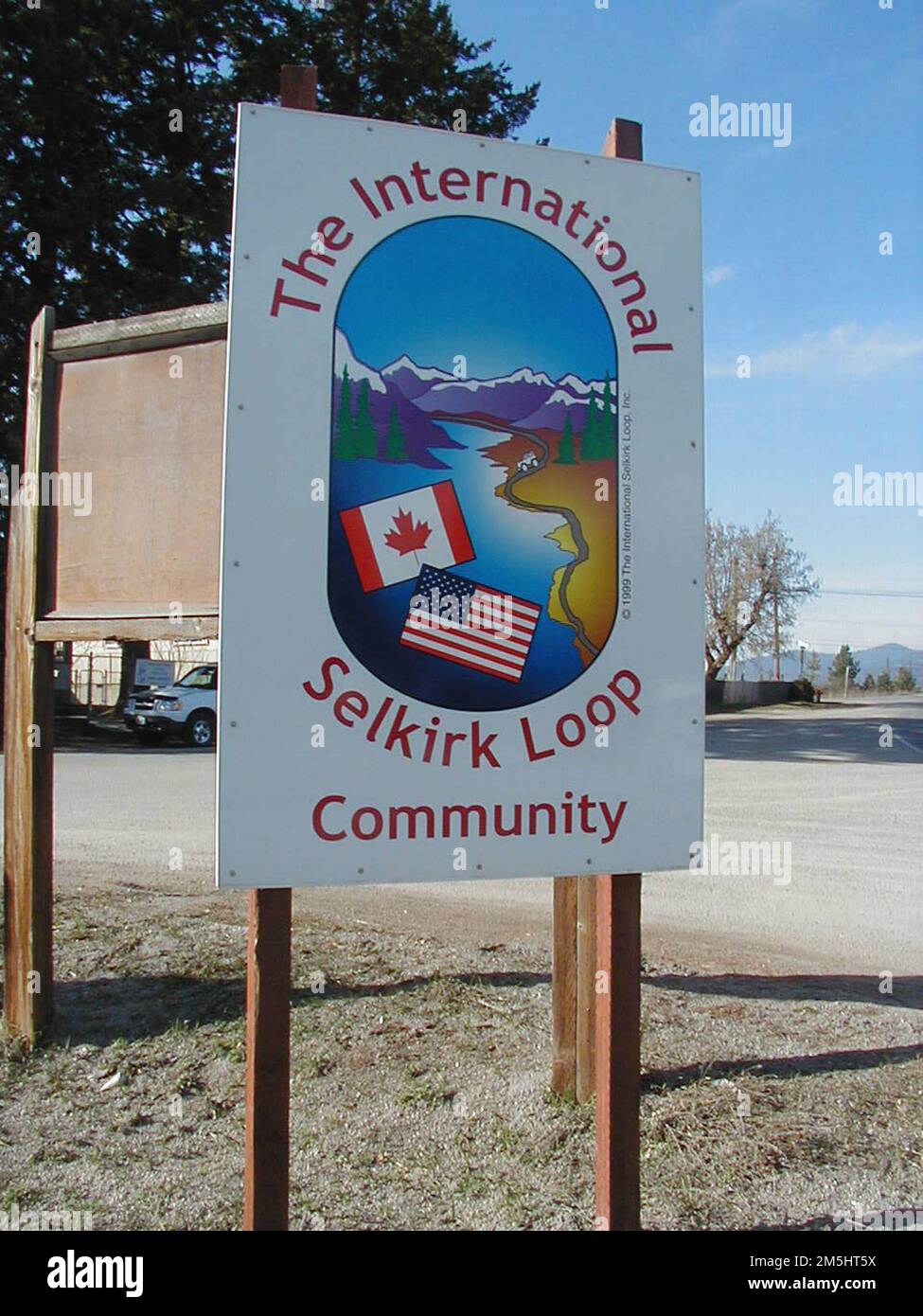 International Selkirk Loop - ISL Community Wayfinding Sign. International Selkirk Loop community signs like this one are used for wayfinding at the entrances to Loop communities. Loop logo signs also are used at major highway junctions and key locations for traveler guidance. (48.863° N 117.369° W) Stock Photo