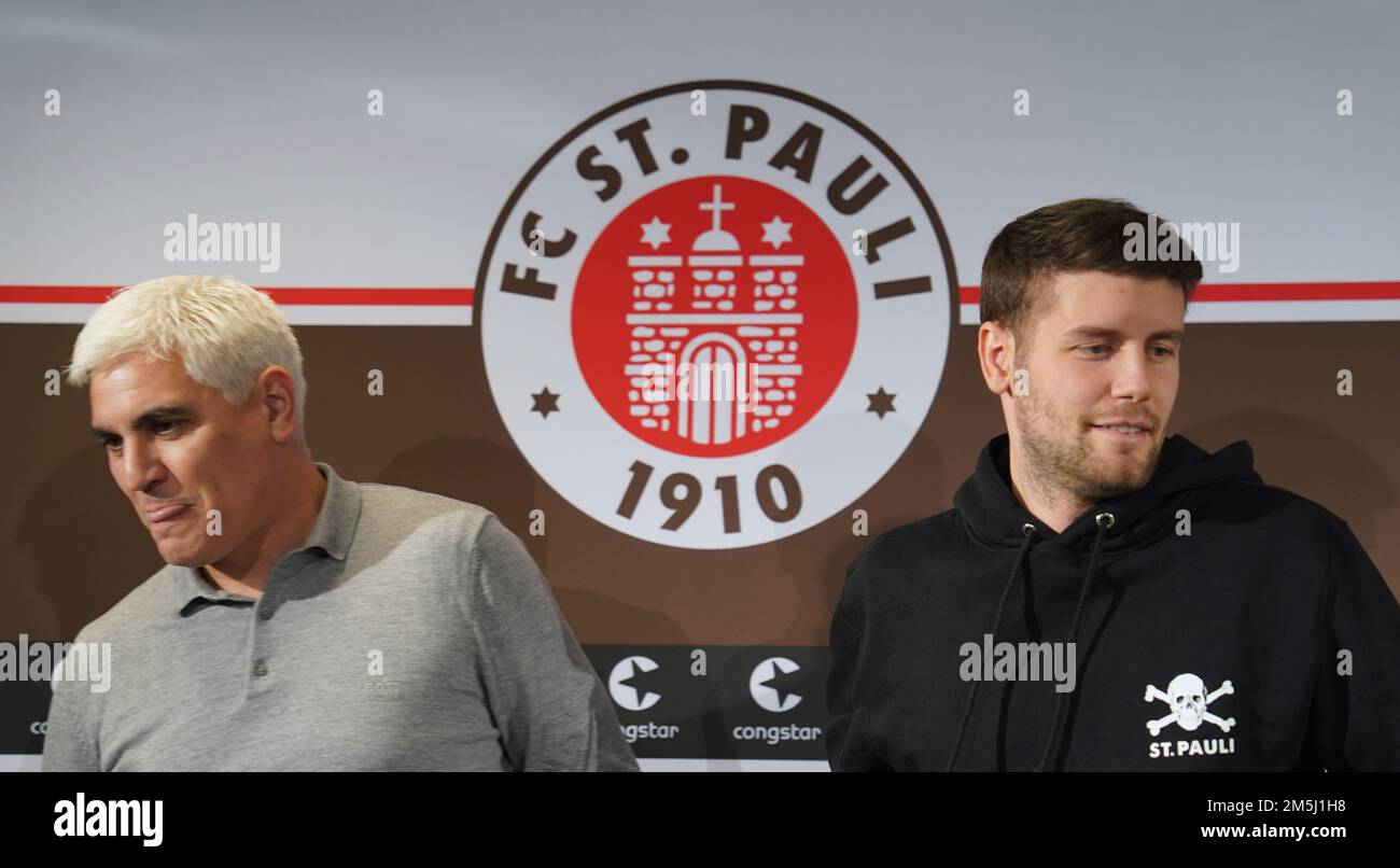 Hamburg, Germany. 29th Dec, 2022. Soccer: 2nd Bundesliga, FC St. Pauli,  press conference at Millerntor Stadium. St. Pauli's new coach Fabian  Hürzeler (r) and St. Pauli's sporting director Andreas Bornemann stand in