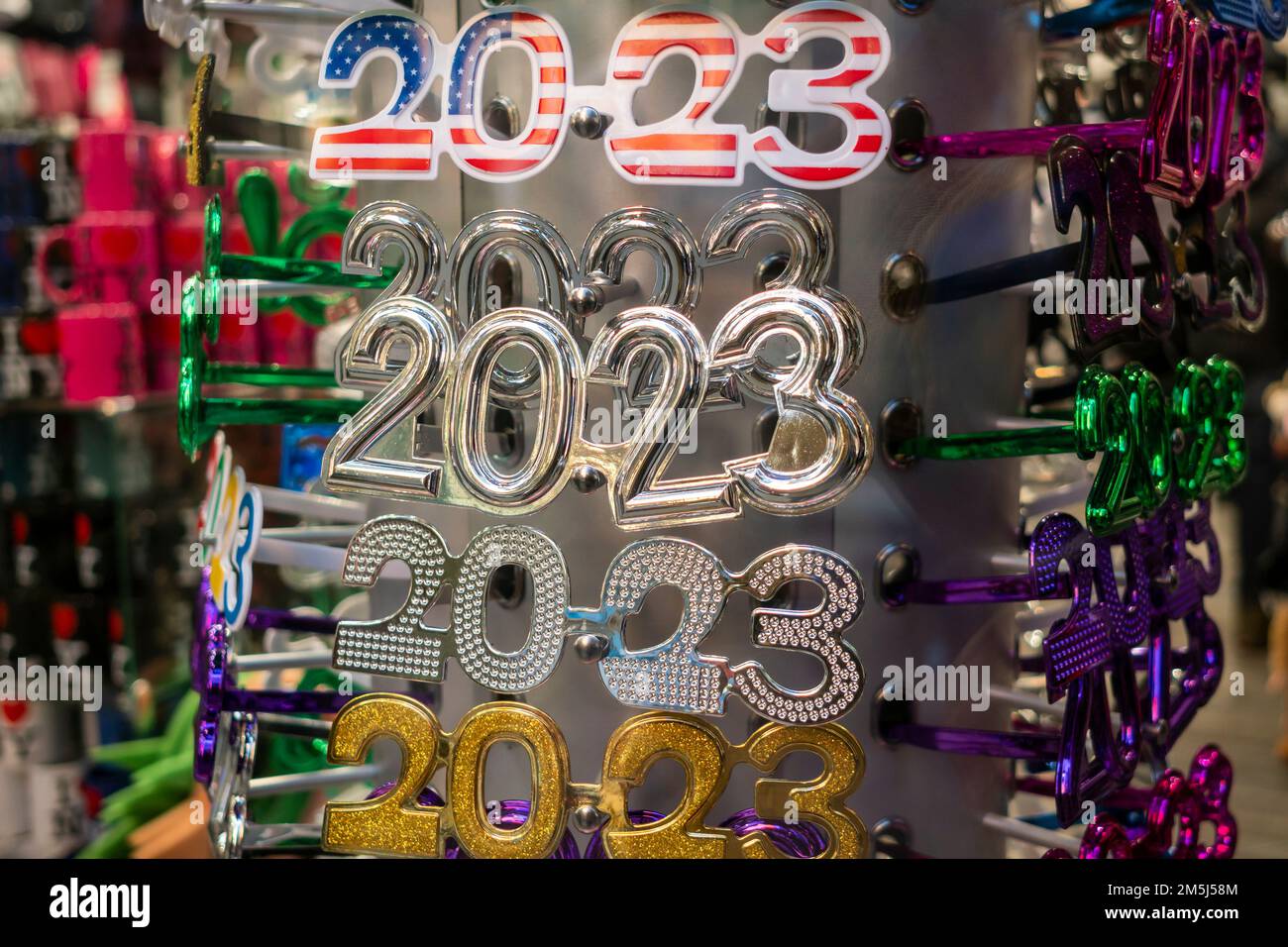 A souvenir store in New York displays a selection of 2023 themed New Year's Eve glasses on Sunday, December 25, 2021.  (© Richard B. Levine) Stock Photo