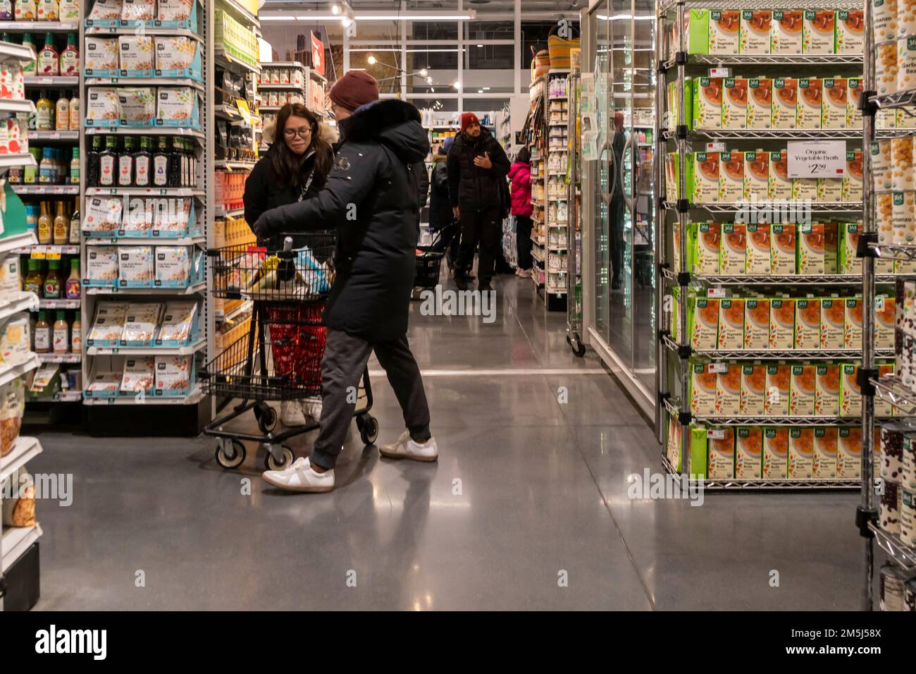 Shopping in a Whole Foods Market supermarket in New York on Christmas Eve, Saturday, December 24, 2022.  (© Richard B. Levine) Stock Photo