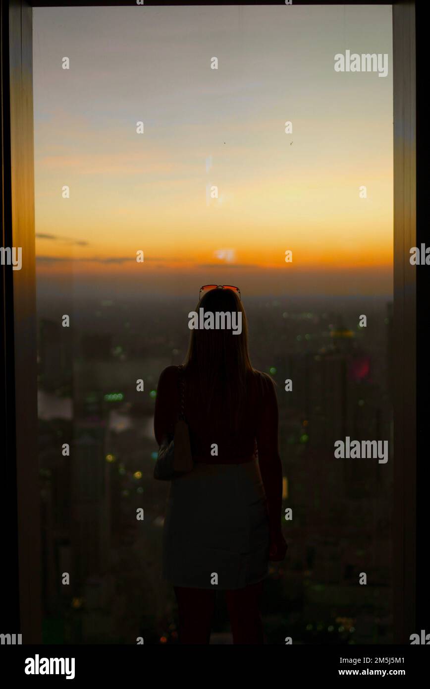 Girl watching the sunset hi-res stock photography and images - Alamy