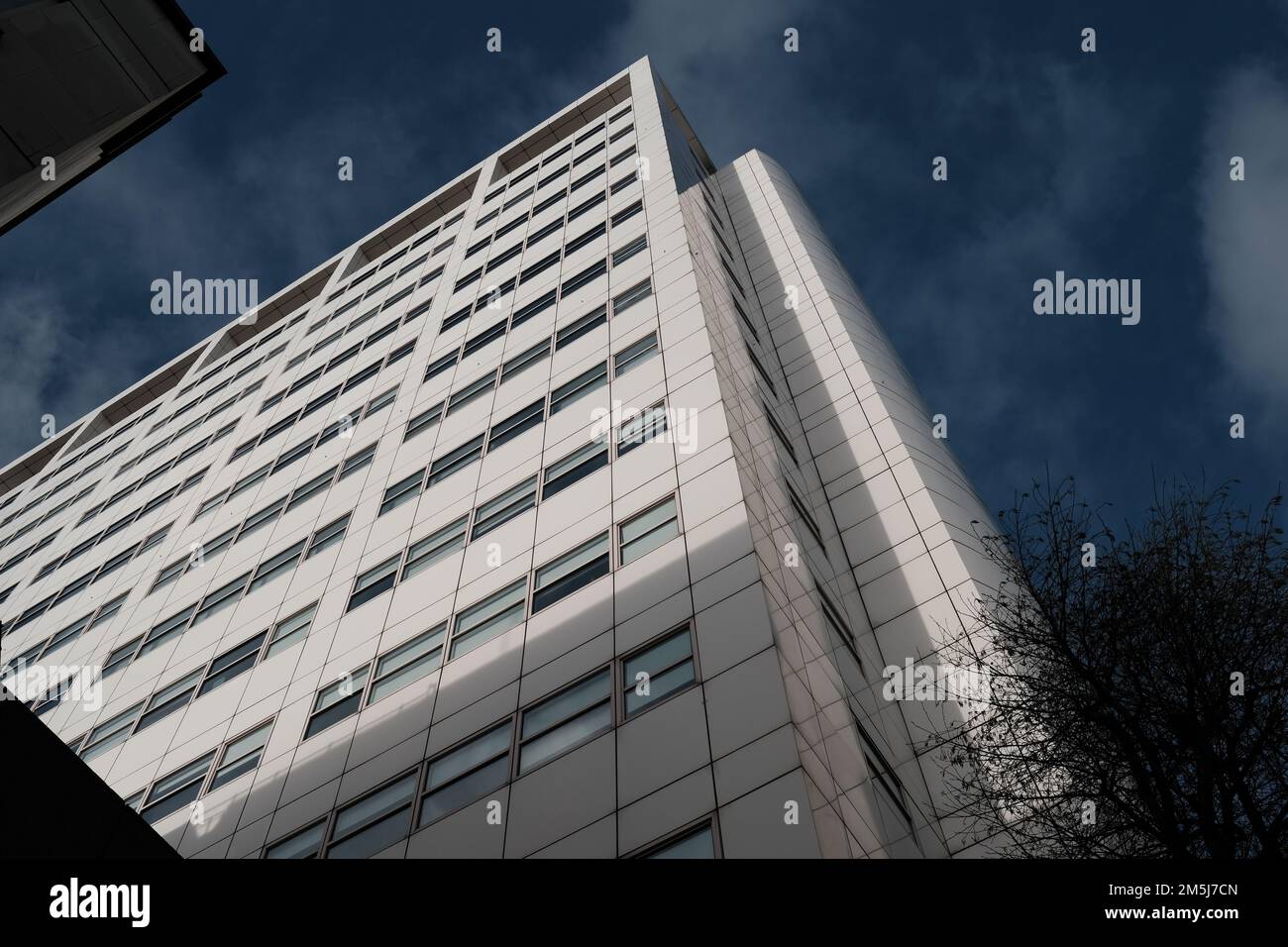 Tower block london 1980s hi-res stock photography and images - Alamy