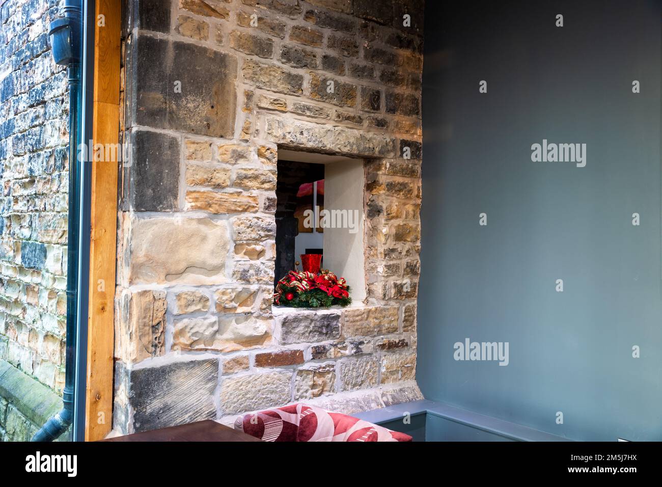 Christmas floral display in an alcove at the Best Westen Plus Mosborough Hall Hotel in Sheffield, Uk Stock Photo