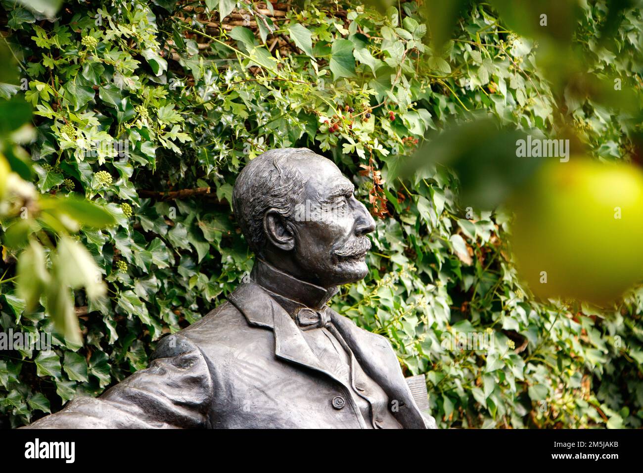 bronze statue sculpture of the Worcester composer Sir Edward Elgar at his birthplace The Firs  Upper Broadheath malvern Worcestershire Stock Photo