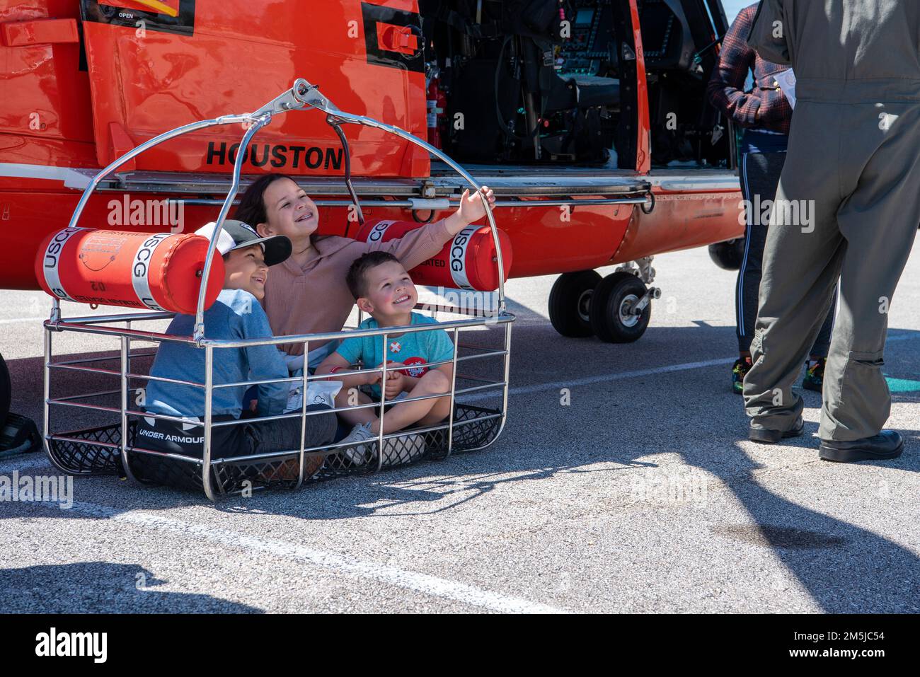 Helicopter rescue basket hires stock photography and images Alamy