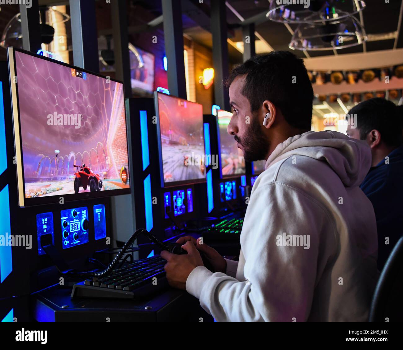 Call of duty modern warfare tournament hi-res stock photography and ...