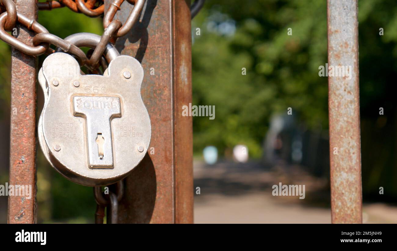 Padlock and chain on a park gate Stock Photo Alamy