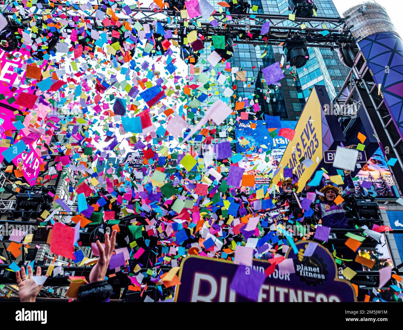 New York, New York, USA. 29th Dec, 2022. New Year's Eve confetti test