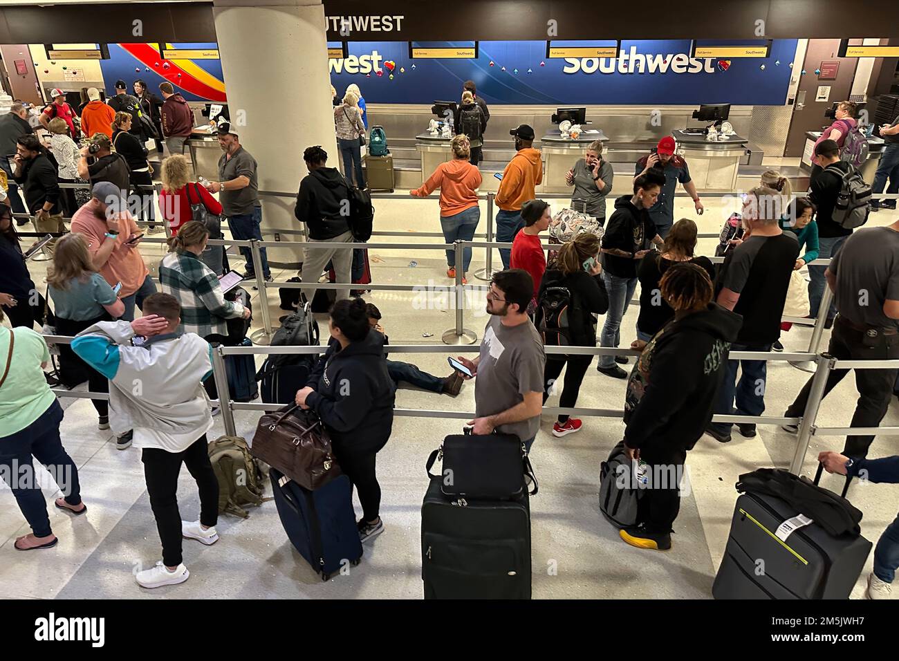 Phoenix, United States. 26th Dec, 2022. Passengers wait to check in