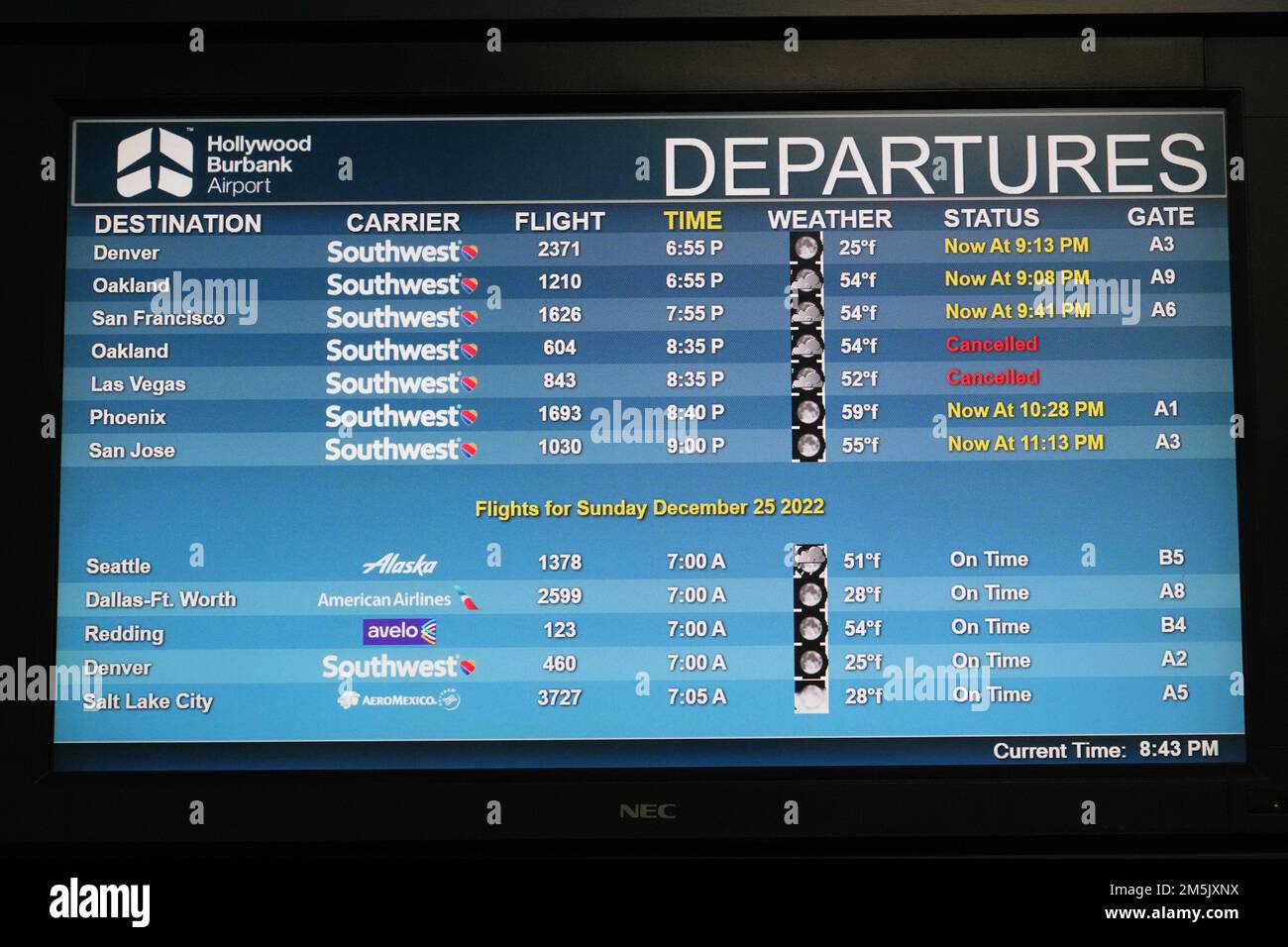 A departures monitor with ontime, delayed and cancelled flights for