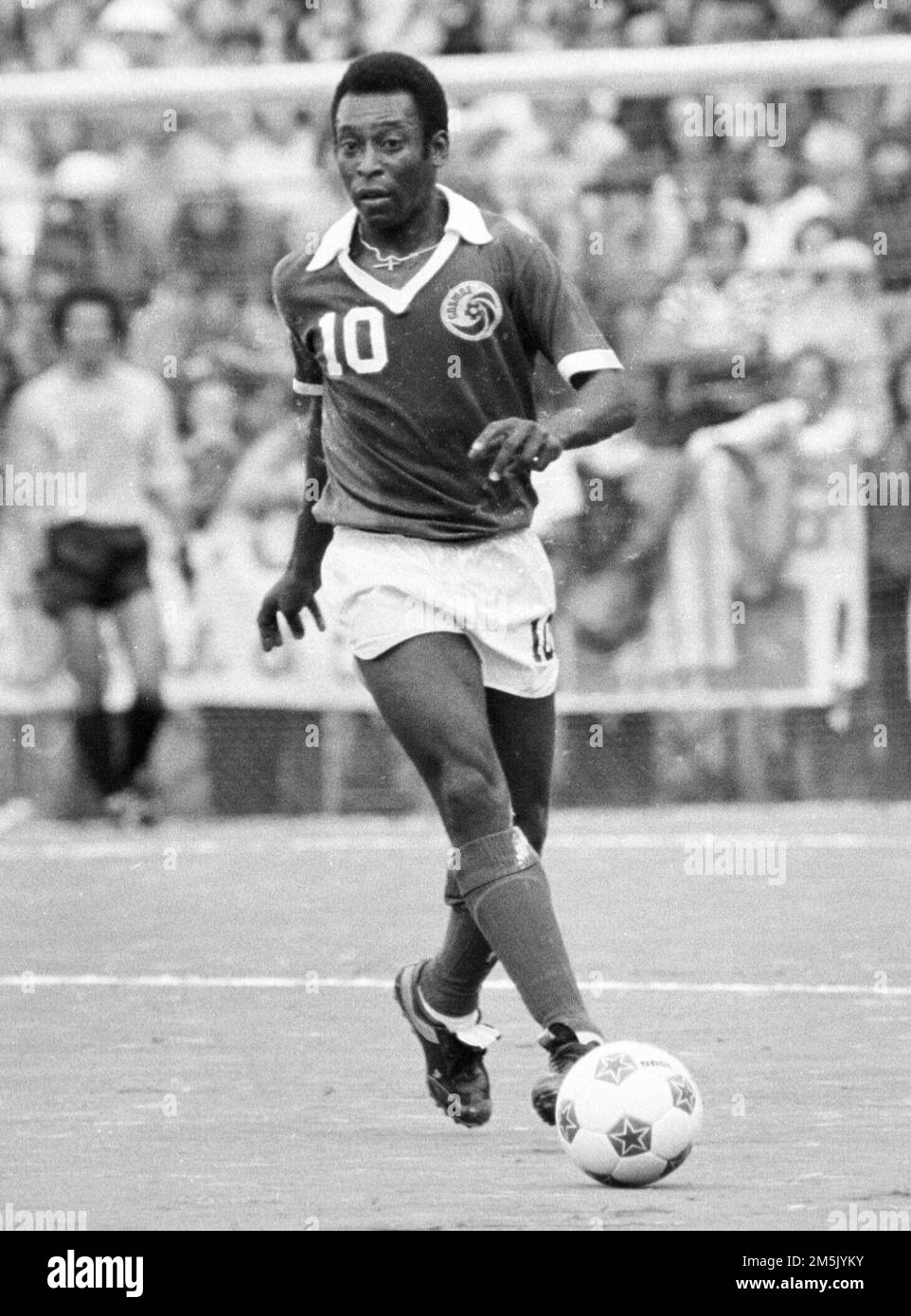Portland, Vereinigte Staaten. 29th Dec, 2022. PELE died at the age of 82 after a long illness. ARCHIVE PHOTO: Football: PELE, in the jersey of Cosmos New York, single action, frontal Â Credit: dpa/Alamy Live News Stock Photo