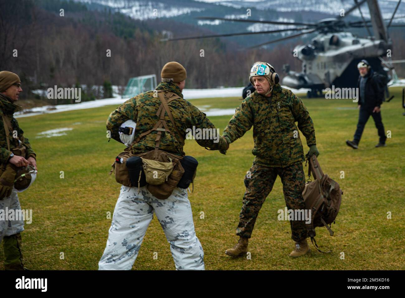 Commandant of the Marine Corps, Gen. David H. Berger, visits Marines and Norwegian Soldiers during Exercise Cold Response 2022, Setermoen, Norway, March. 22, 2022. Exercise Cold Response '22 is a biennial Norwegian national readiness and defense exercise that takes place across Norway, with participation from each of its military services, as well as from 26 additional North Atlantic Treaty Organization allied nations and regional partners. Stock Photo