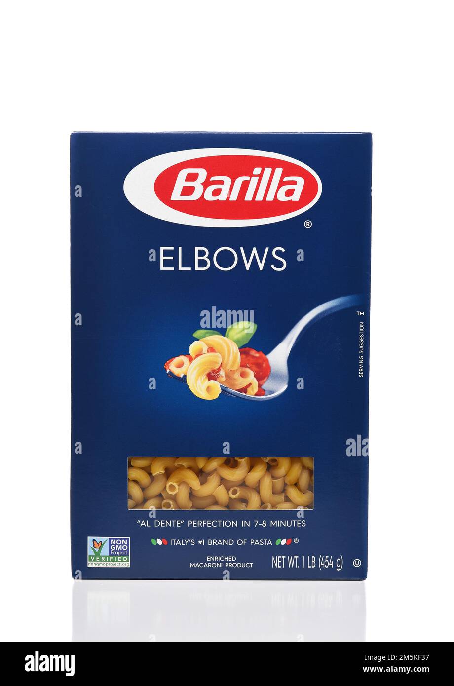 IRIVNE, CALIFORNIA - 23 DEC 2022: A box of Barilla Elbow Macaroni. Stock Photo