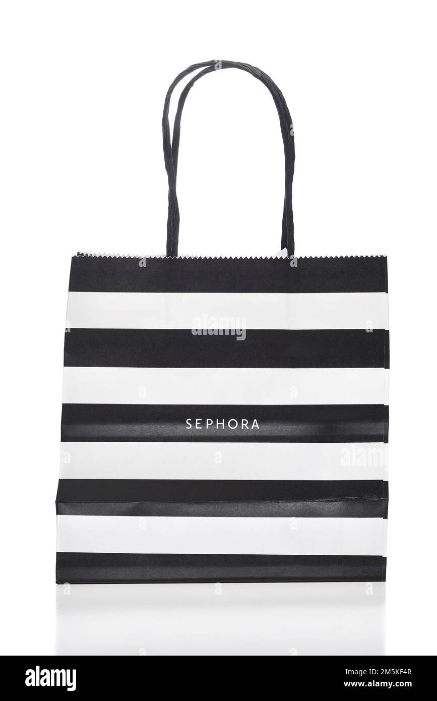 IRIVNE, CALIFORNIA - 23 DEC 2022: A shopping bag from Sephora a French multinational retailer of personal care and beauty products. Stock Photo