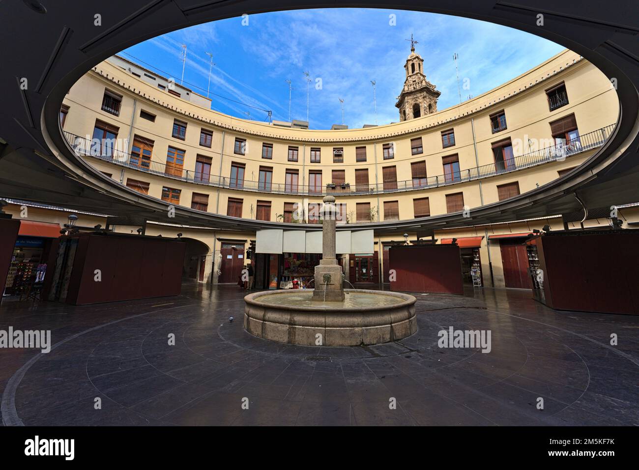 Traditional spanish cooking pots at the tourist market on the Plaza de la  Reina in Valencia, Spain Stock Photo - Alamy