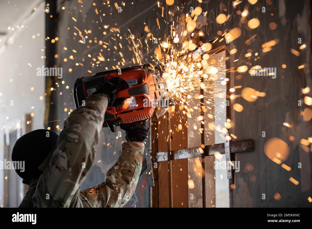 A member of Bosnia and Herzegovina State Investigation and Protection Agency (SIPA), uses a fire rescue saw to breach a steel door at Rajlovac training grounds, Sarajevo, Bosnia and Herzegovina, March 22, 2022. Bosnia and Herzegovina State Investigation and Protection Agency (SIPA) investigators and operators, Republika Srpska's Special Anti-Terrorist Unit (RS CAJ), Armed Forces of Bosnia and Herzegovina EOD, Brcko District Special Police Unit (JSP), and Federal Ministry of Interior Special Service Unit (FMUP SSU) received hands-on training with U.S. Army Special Forces during a weeklong breac Stock Photo