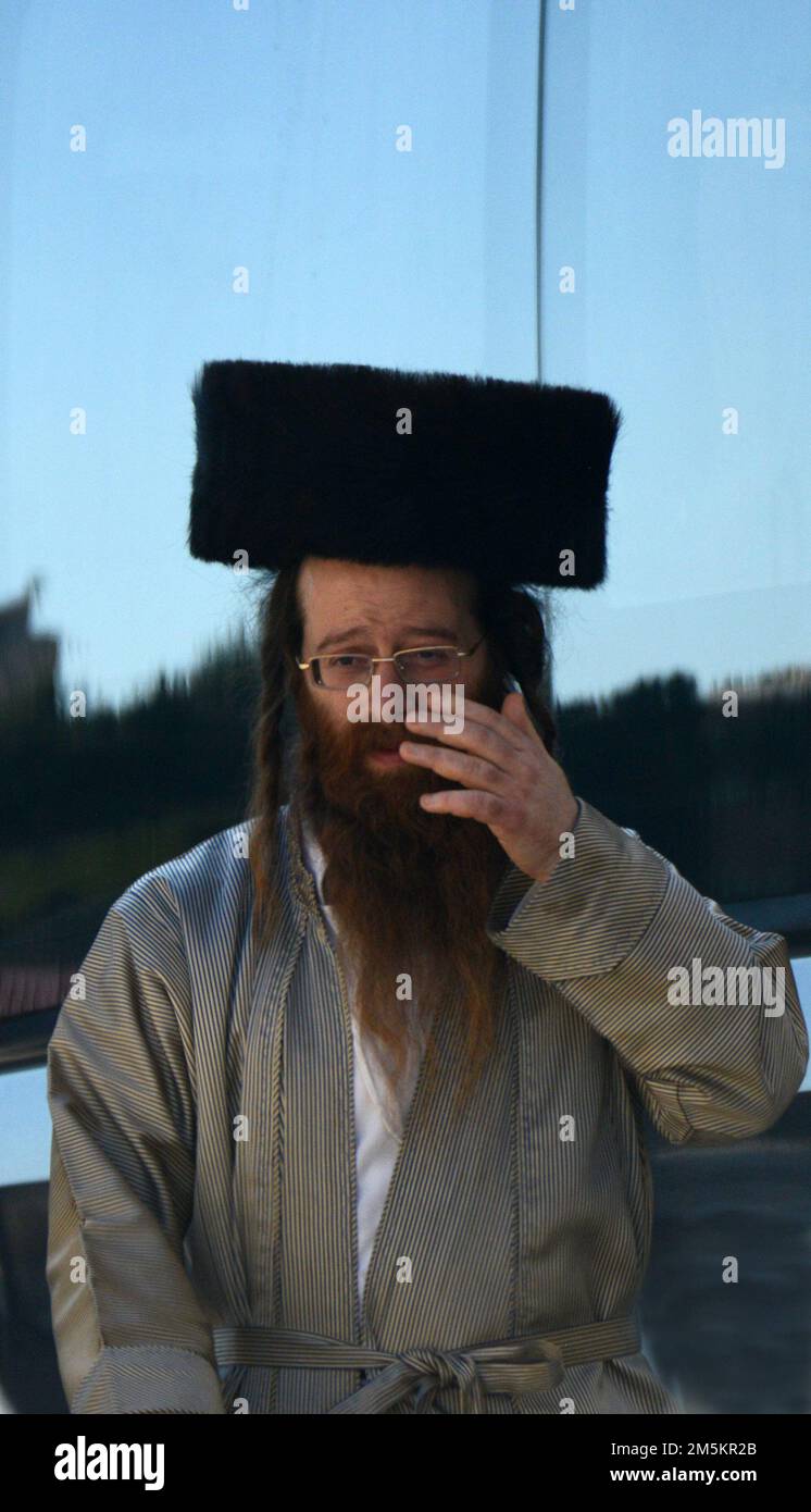 Mea shearim hat hi-res stock photography and images - Alamy