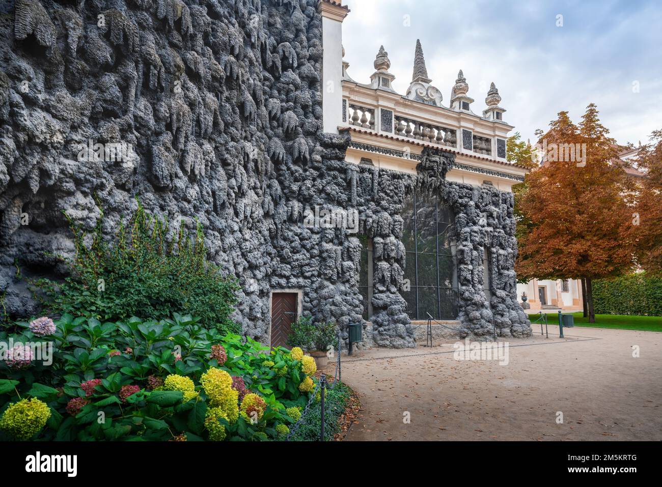 Picture Idea: Aviary Grotto Hi Res Stock Photography And Images