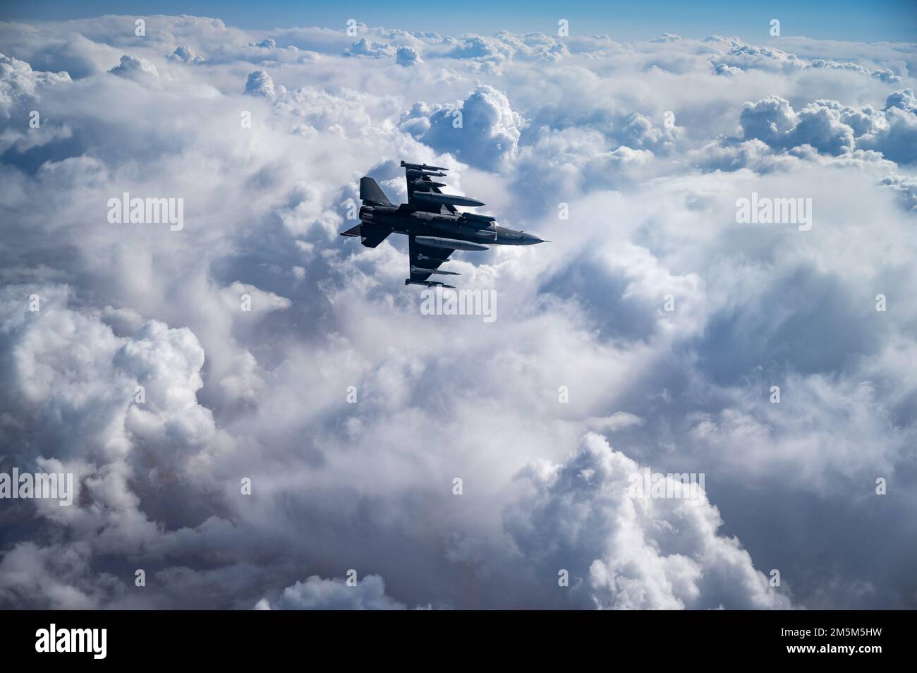 A U.S. Air Force F-16 Fighting Falcon flies over the U.S. Central Command area of responsibility March 24th, 2022. The F-16 Fighting Falcon delivers airpower and showcases Ninth Air Force (Air Forces Central)’s commitment to security and stability in the USCENTCOM AOR. Stock Photo