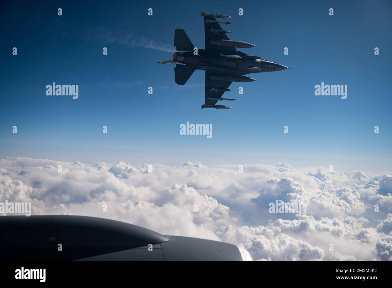 A U.S. Air Force F-16 Fighting Falcon flies over the U.S. Central Command area of responsibility March 24th, 2022. The F-16 Fighting Falcon delivers airpower and showcases Ninth Air Force (Air Forces Central)’s commitment to security and stability in the USCENTCOM AOR. Stock Photo