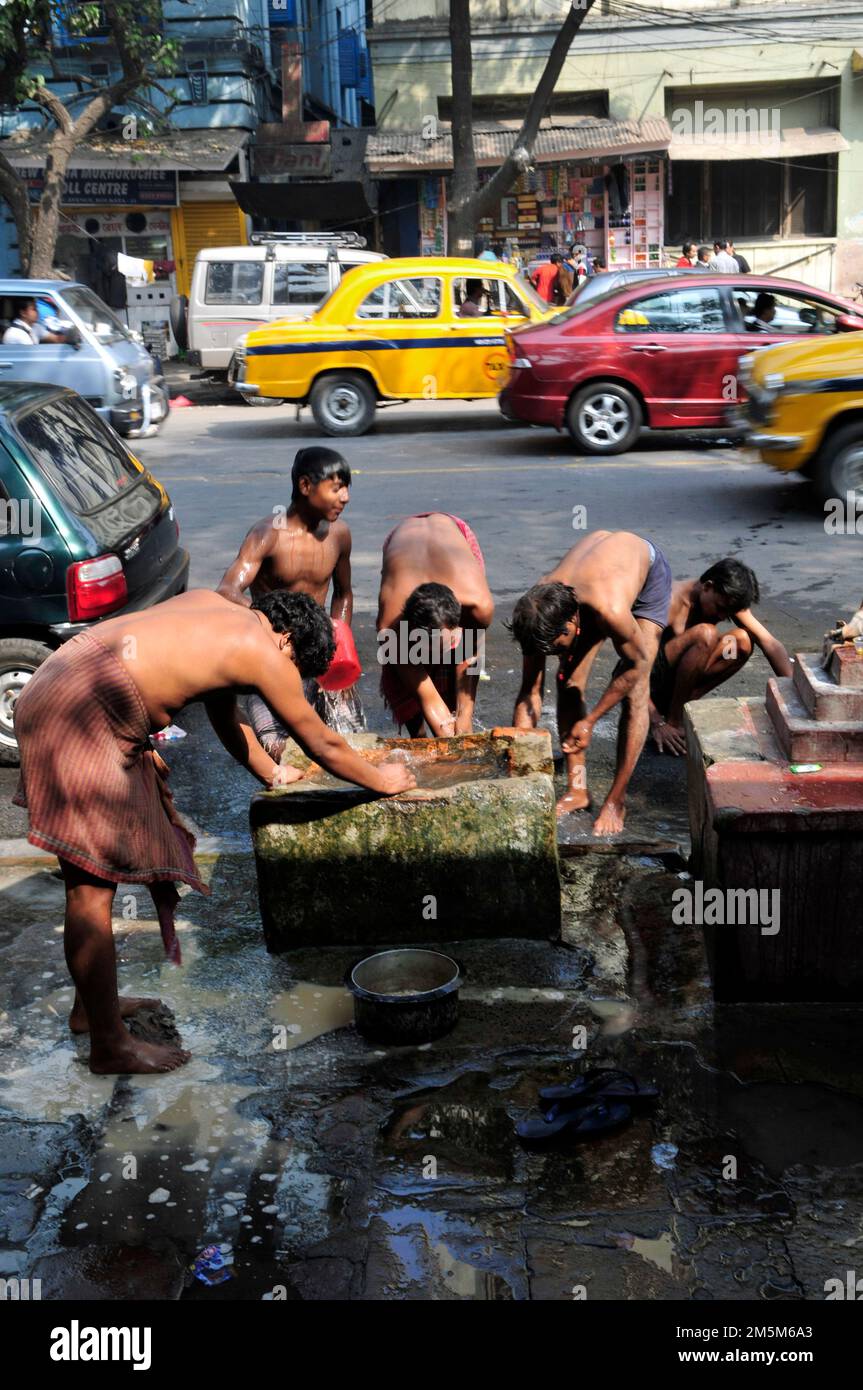 An outdoor public shower in Kolkata, India Stock Photo - Alamy