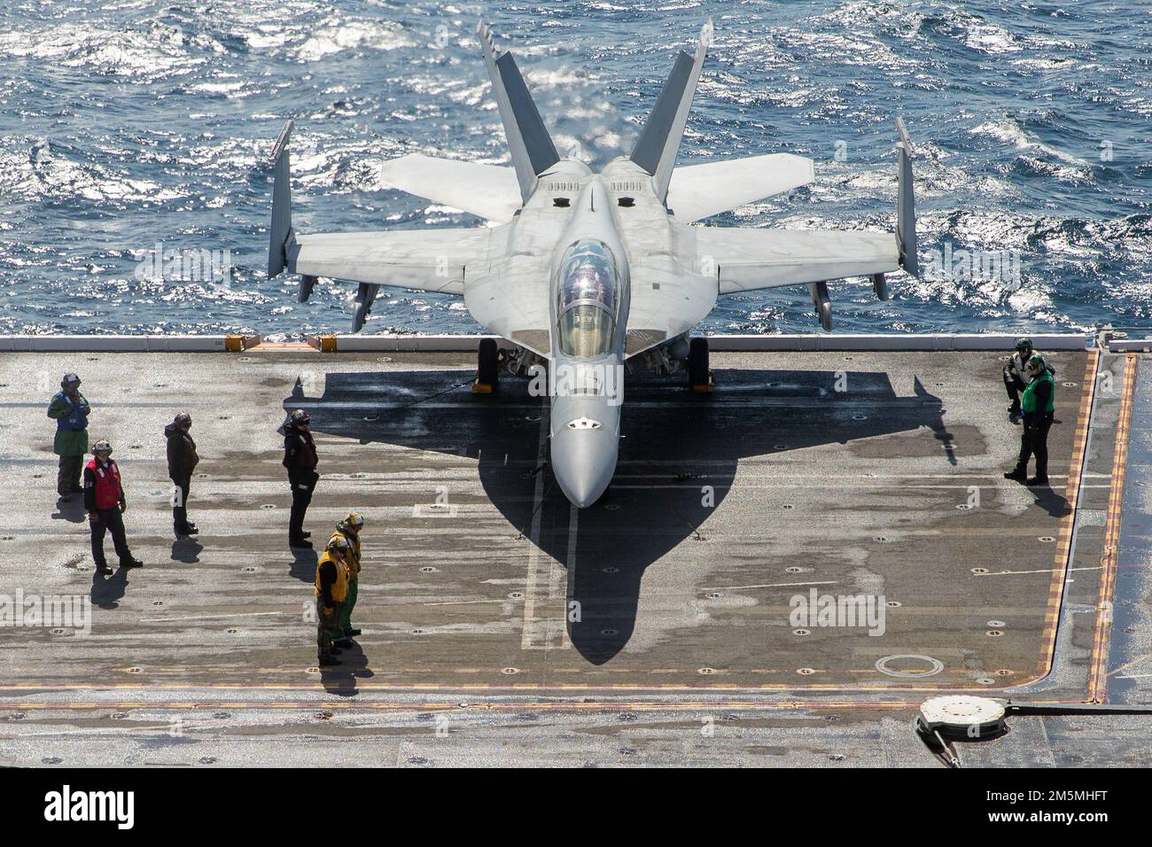 Sailors assigned to 'Blacklions' of Strike Fighter Squadron (VFA) 213 an F/A-18F Super Hornet for flight operations on USS Gerald R. Ford’s (CVN 78) flight deck, March 25, 2022.  Ford is underway in the Atlantic Ocean conducting flight deck certification and air wing carrier qualification as part of the ships tailored basic phase prior to operational deployment. Stock Photo