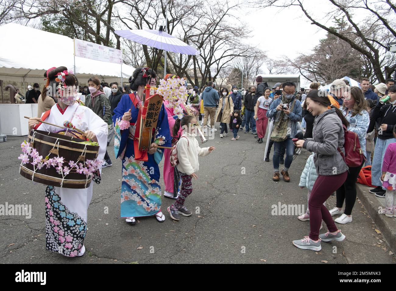 Japan chindon hi-res stock photography and images - Alamy